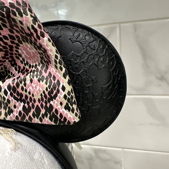 Disney Animal Kingdom Loungefly Minnie Minnie Headband Ears Pink Snakeskin NEW - Picture 4 of 13
